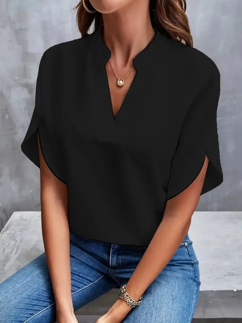 Grace – Zachte en elegante blouse met V-hals.