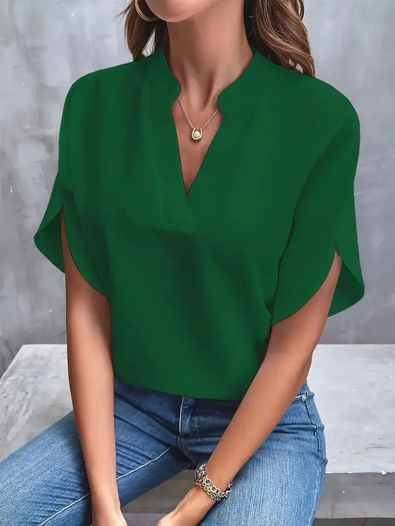 Grace – Zachte en elegante blouse met V-hals.