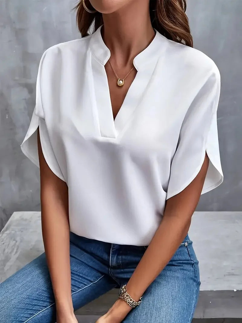 Grace – Zachte en elegante blouse met V-hals.