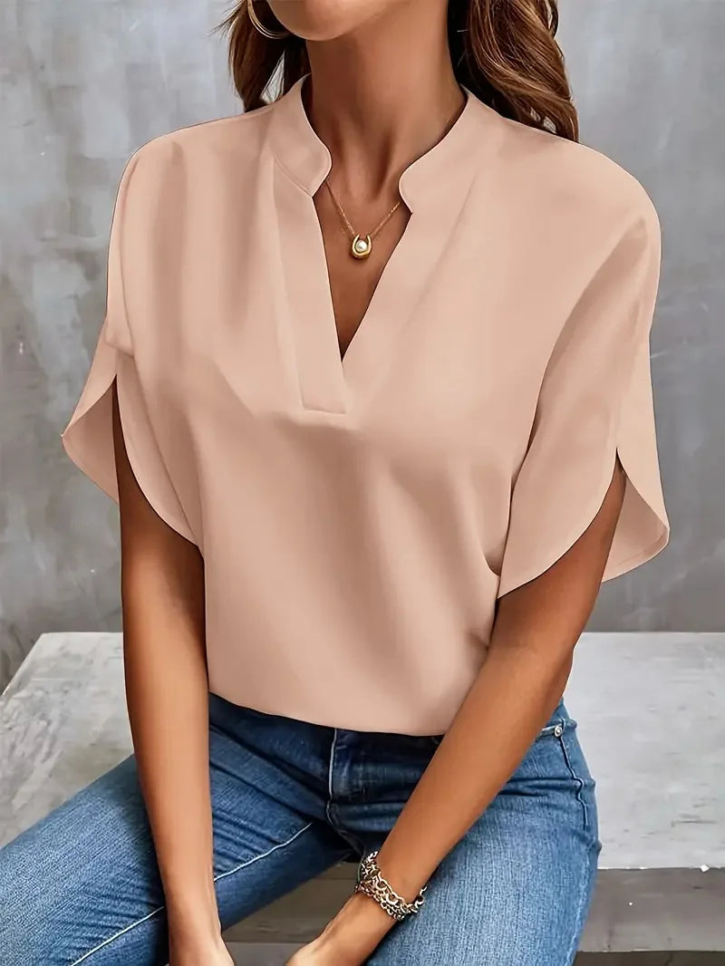 Grace – Zachte en elegante blouse met V-hals.
