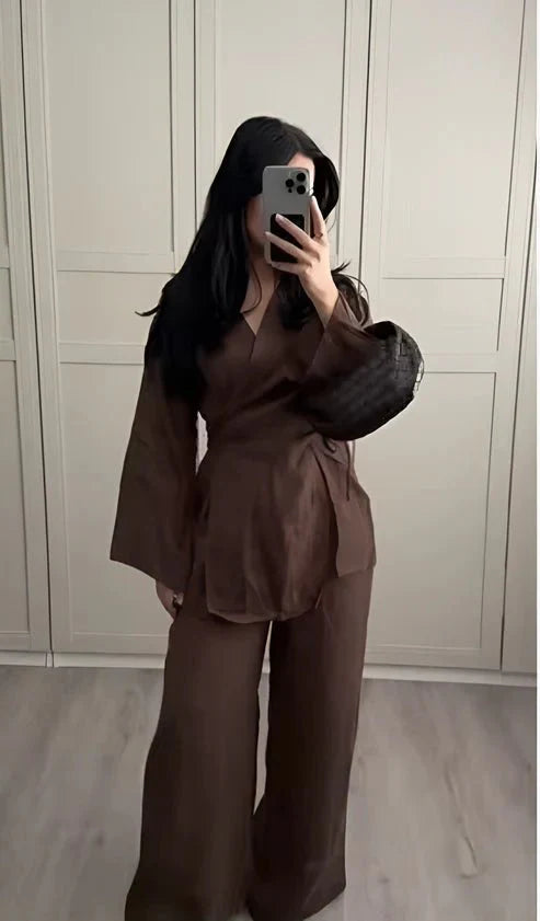 Selah | Elegante tweedelige set bestaande uit een wikkeltop en een broek