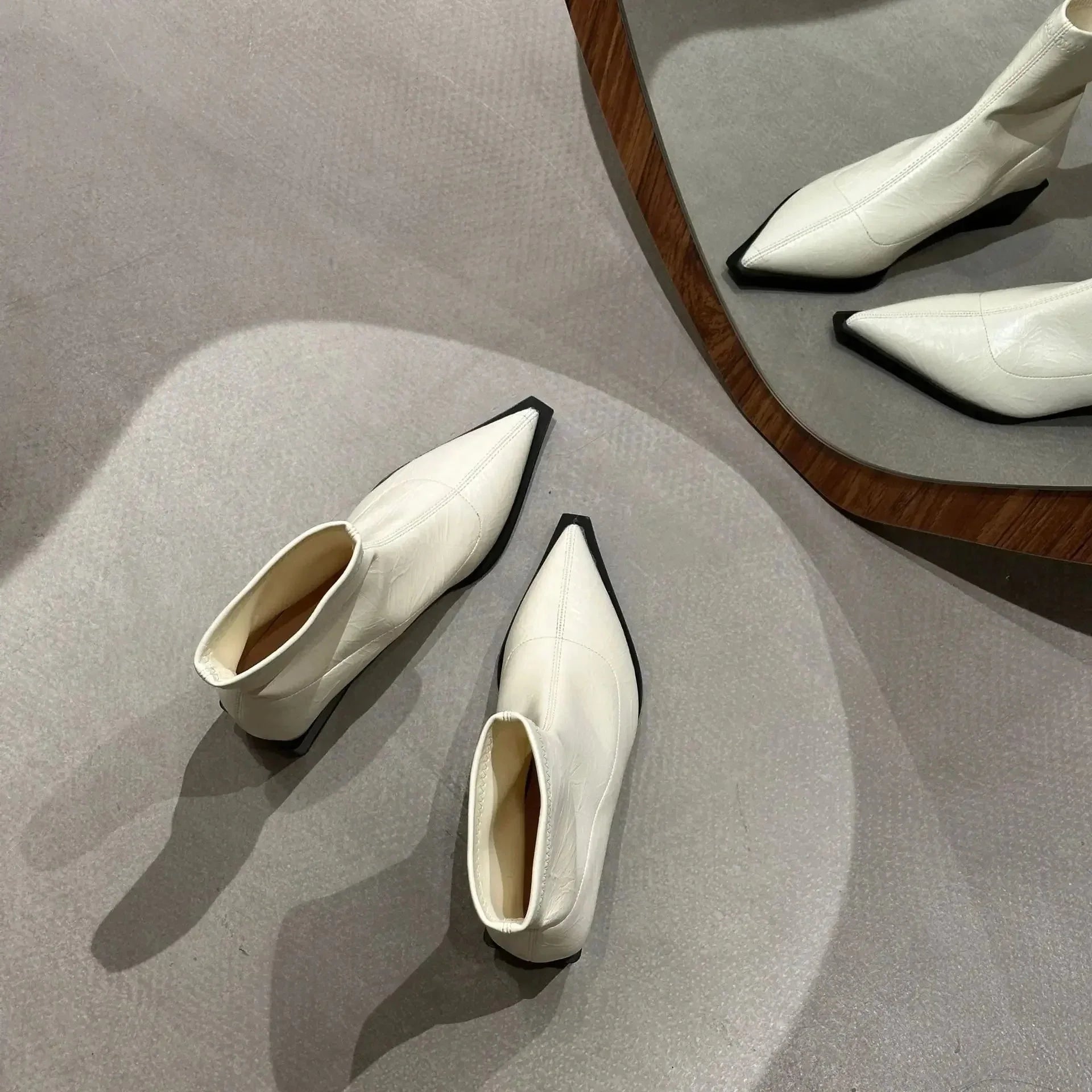 Beritha | Stijlvolle spitse enkellaarsjes