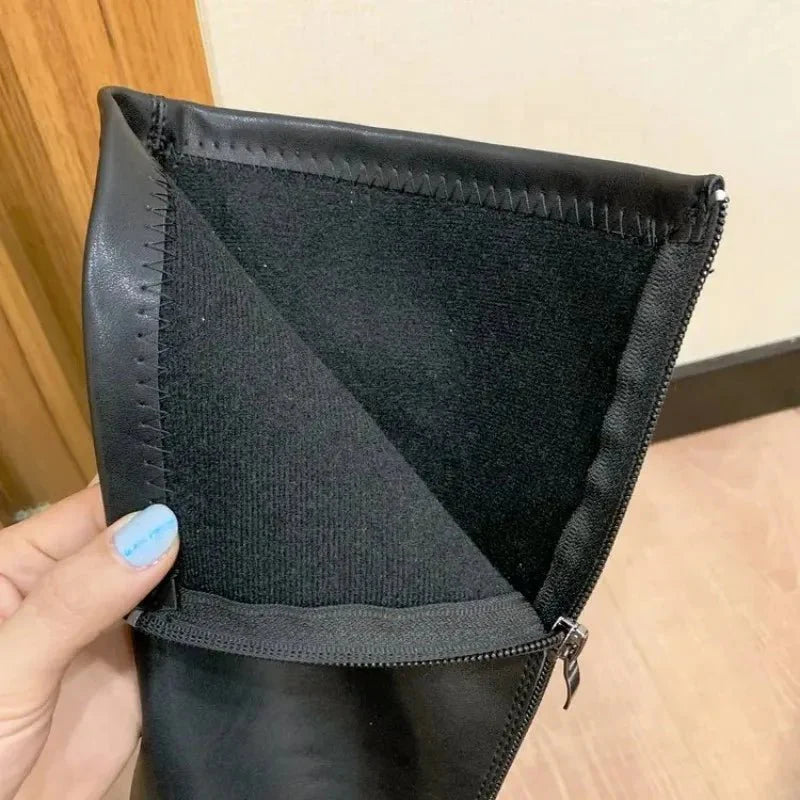 Anvella | Kniehoge laarzen met blokhak