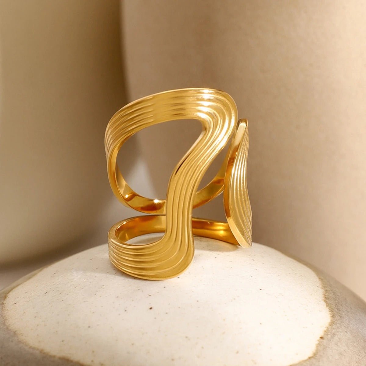 Elyari | Serene Golf Ring